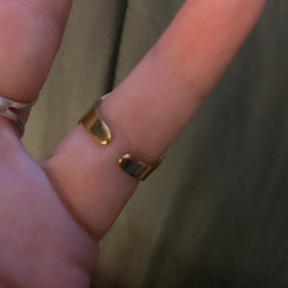 Ring - Picture 2 of 4